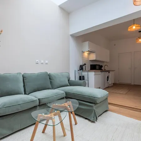 Sur La Place Sebastopol *