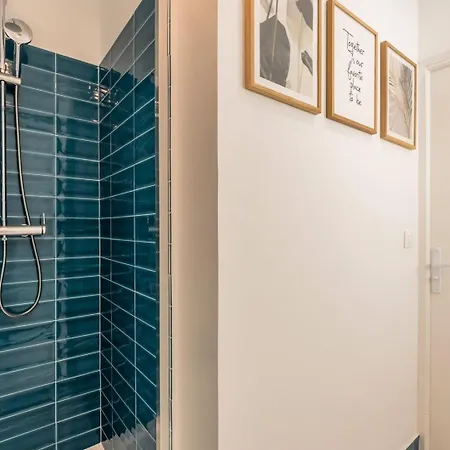 Sur La Place Sebastopol *