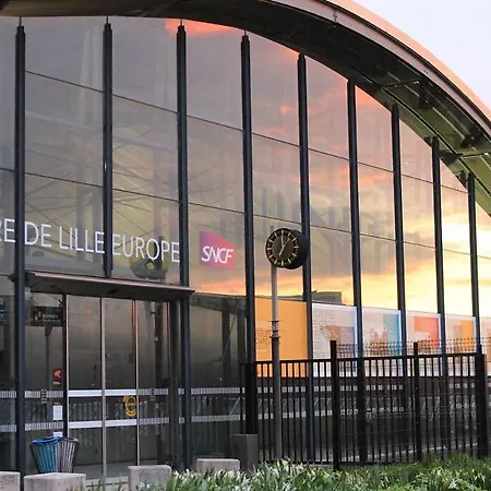 דירה Sur La Place Sebastopol ליל