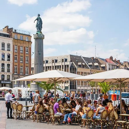 Sur La Place Sebastopol Lille